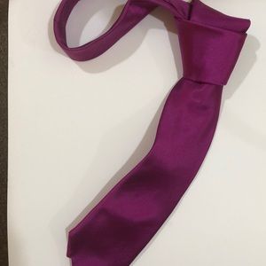 CALVIN KLEIN MEN’s TIE. 100% SILK “SLIM”